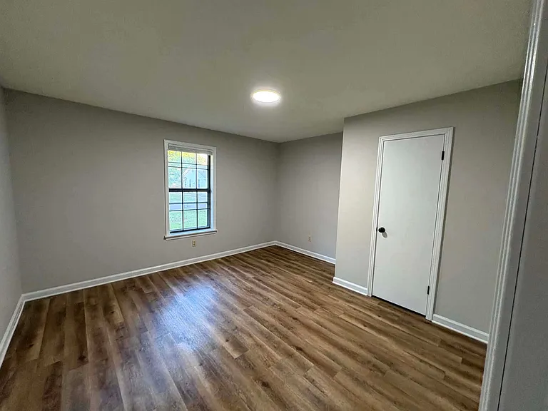 319 N Bond Ave — Photo 8