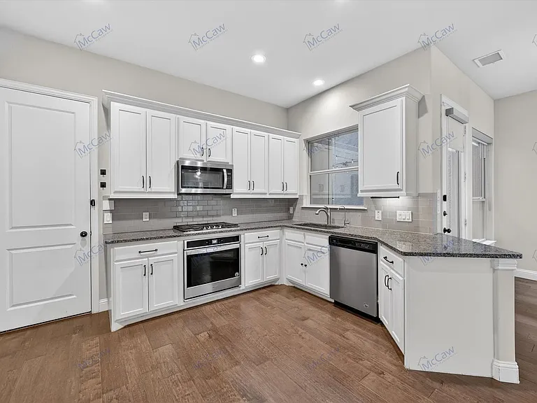 4224 Riverside Dr — Photo 6