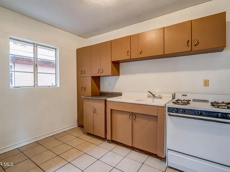 1707 N Stanton St #8 — Photo 5