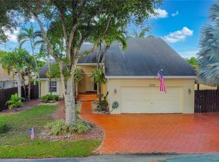 Lakes Of The Meadow Patio, Miami, FL 33185