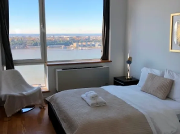 635 West 42nd Street image 2 of 32