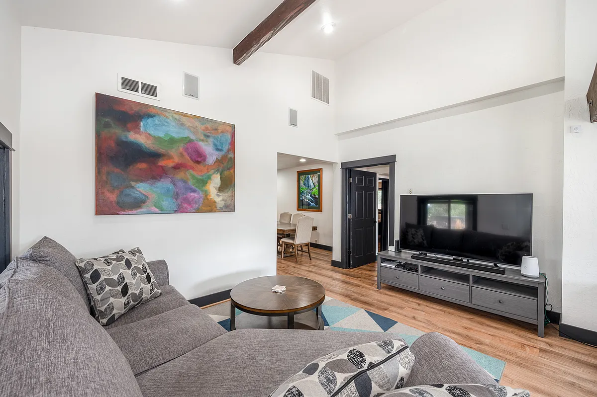 Smart TV and sound bar - 20170 Reed Ln