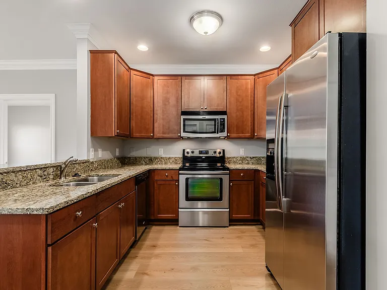 925 Ingleside Ave #215 — Photo 6