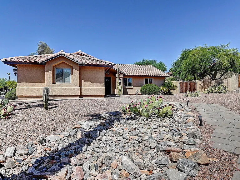 14004 N Sussex Pl — Photo 1