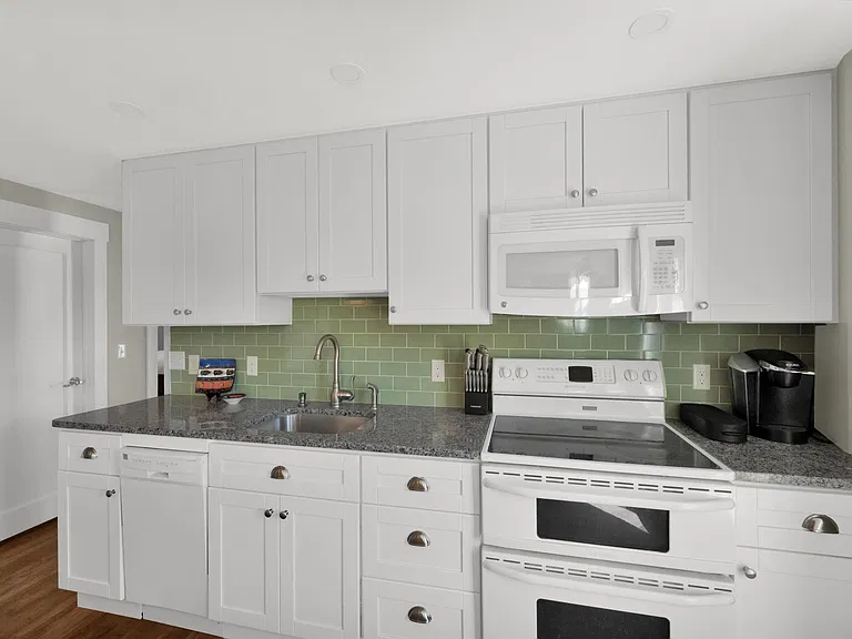 169 E 4th Ave #B — Photo 11