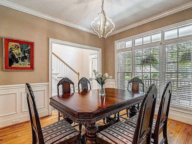 1071 Liberty Ln — Photo 4