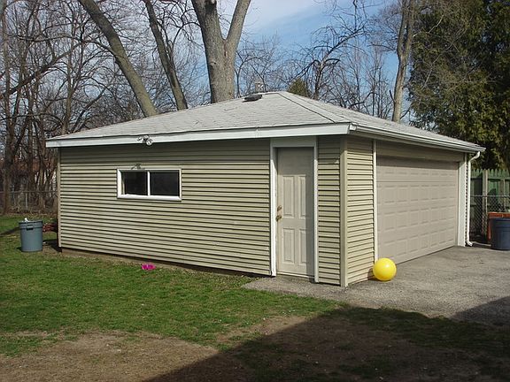 3rd image of 1586 Larry Ln
