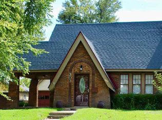 303 Crescent Blvd, Hutchinson, KS 67502