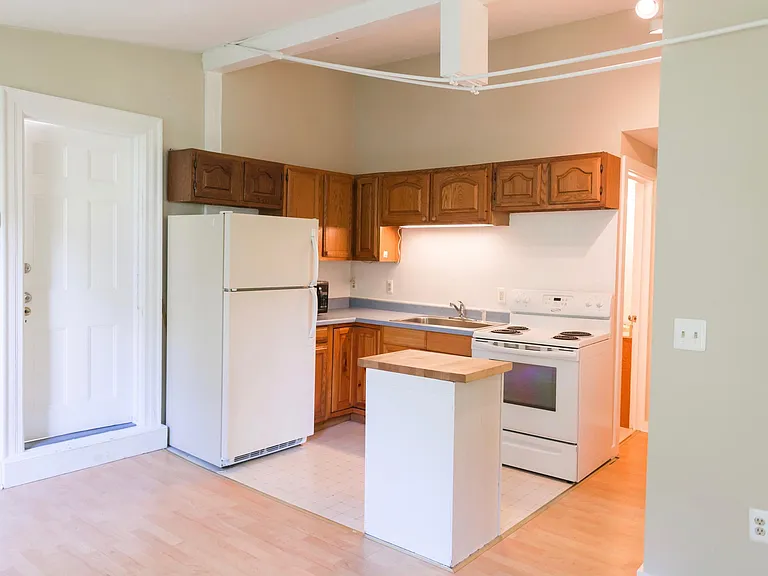 1421 Maple St #1 — Photo 2