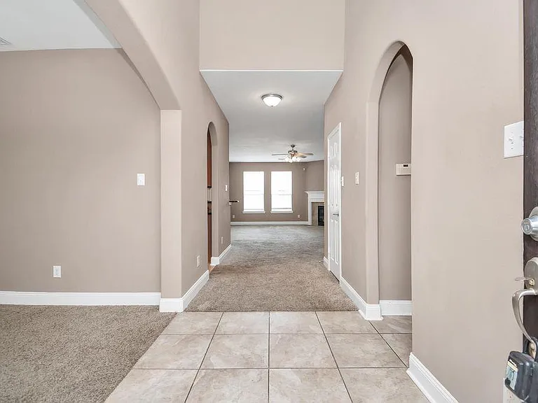 1914 Lenora Ct — Photo 6