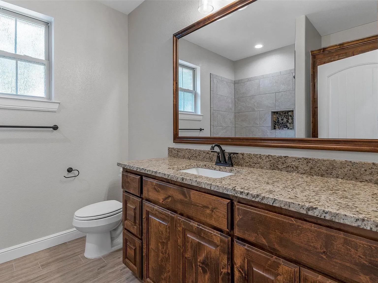 3 bed, 2.5 bath, 2201 sqft, $3,500 — Photo 4