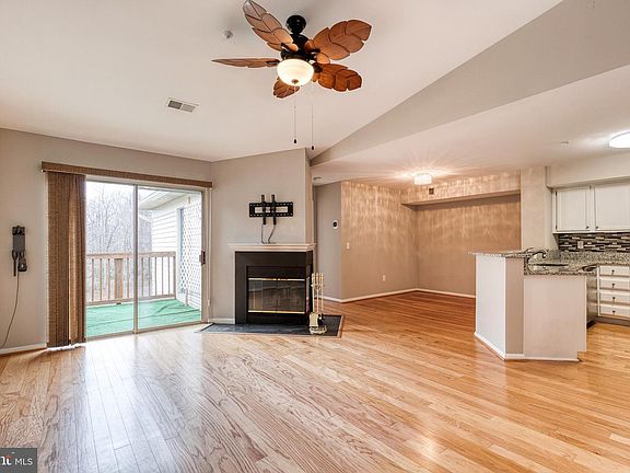 3rd image of 20 Sandstone Ct APT K