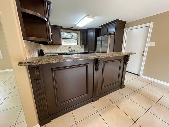 5th image of 2202 Okane St