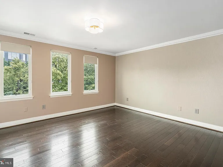 2419 Boston St — Photo 23