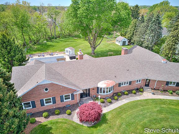 3rd image of 3109 S Bluff Ct