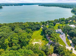 1 Earling Ct, Oconomowoc, WI 53066