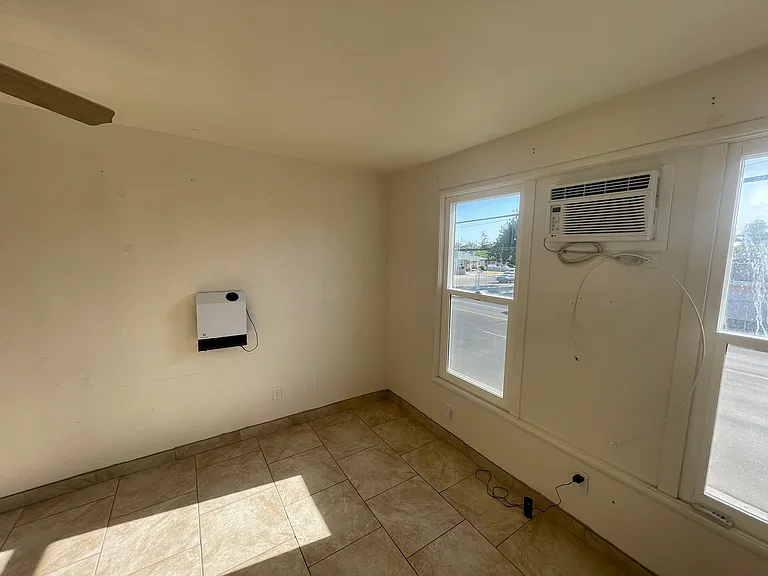 2602 N Fresno St #7 — Photo 4