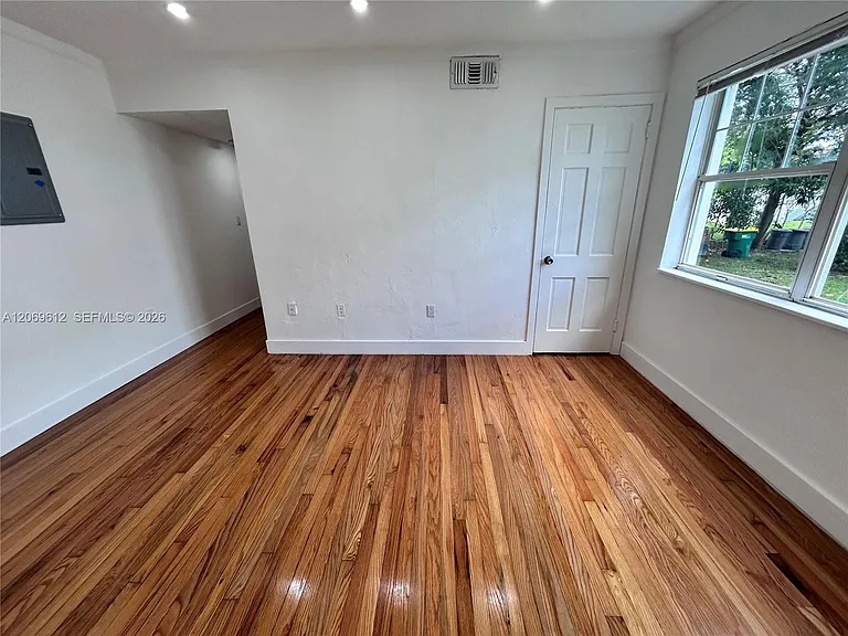 15 Sidonia Ave #3 — Photo 6