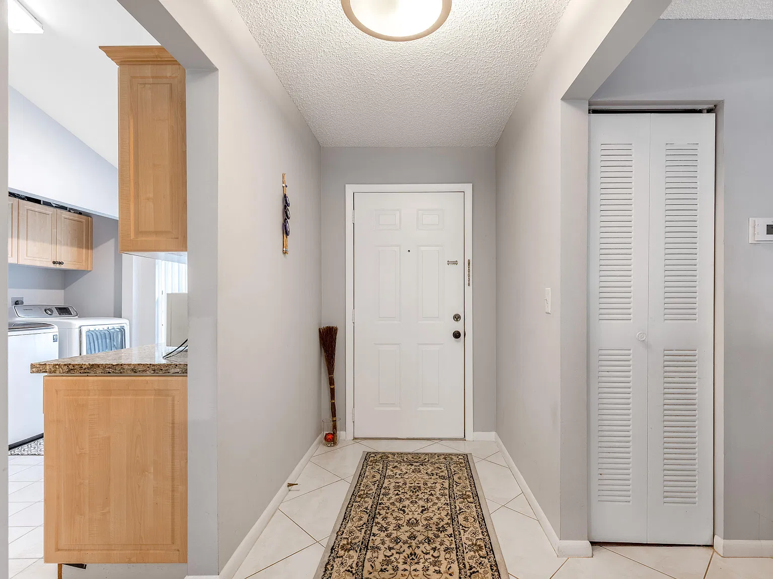 3 bed, 2.0 bath, 1262 sqft, $3,250 — Photo 4