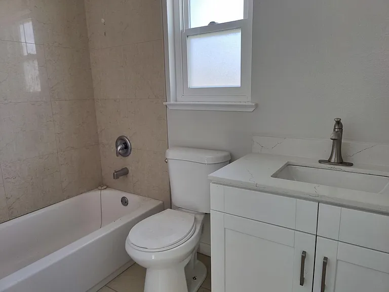 412 Grand Blvd — Photo 6