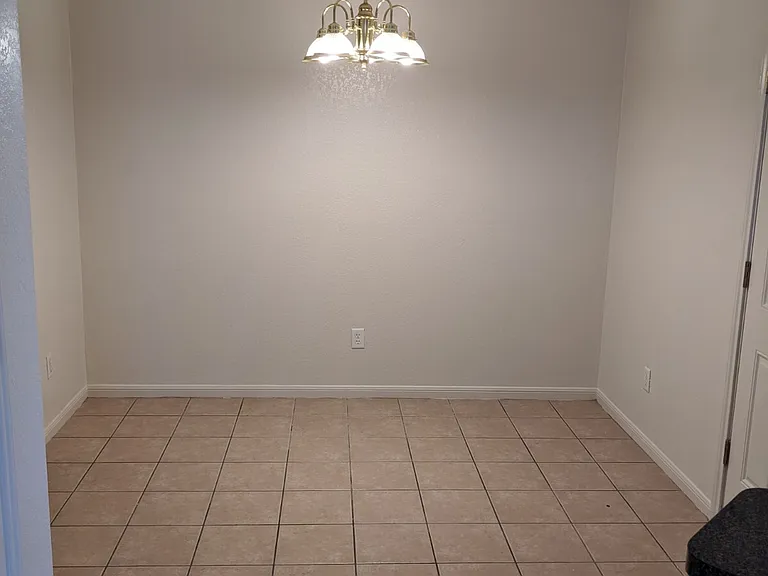 1102 Nicholas Cir #A — Photo 10