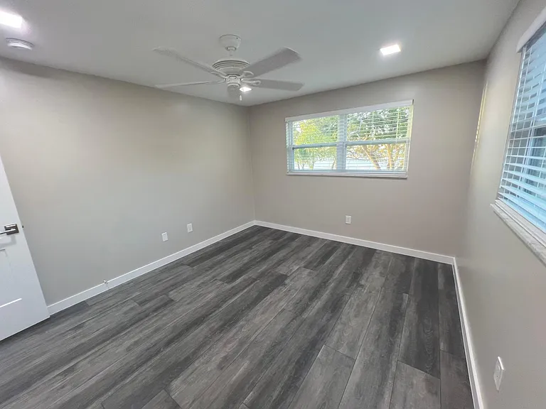 1147 Victoria Dr #B3 — Photo 25