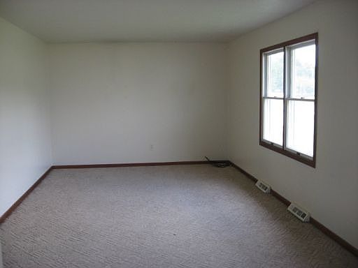 2nd image of 1729 Graceland Ct APT B*