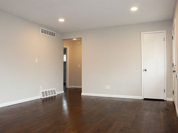 5th image of 6541 S Oak Knoll Dr