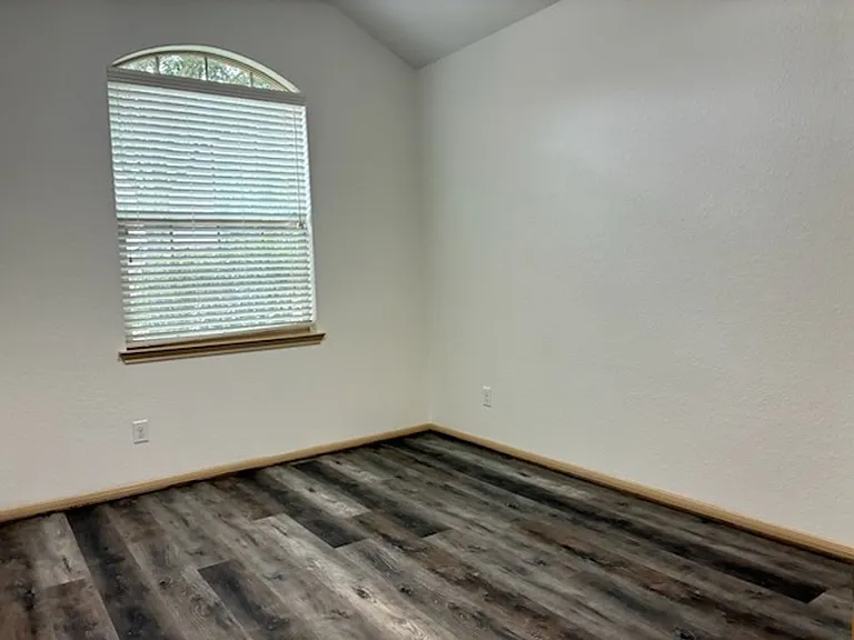 7042 Windy Run Ct — Photo 10