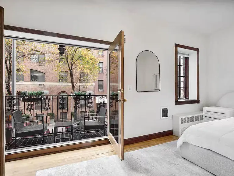 306 E 52nd St #1 — Photo 14