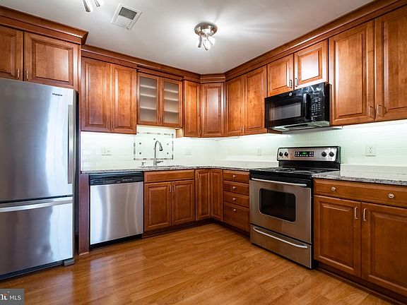 4th image of 1121 N Stafford St