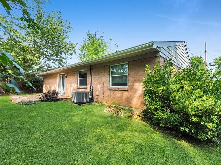 10203 Storm Dr — Photo 26