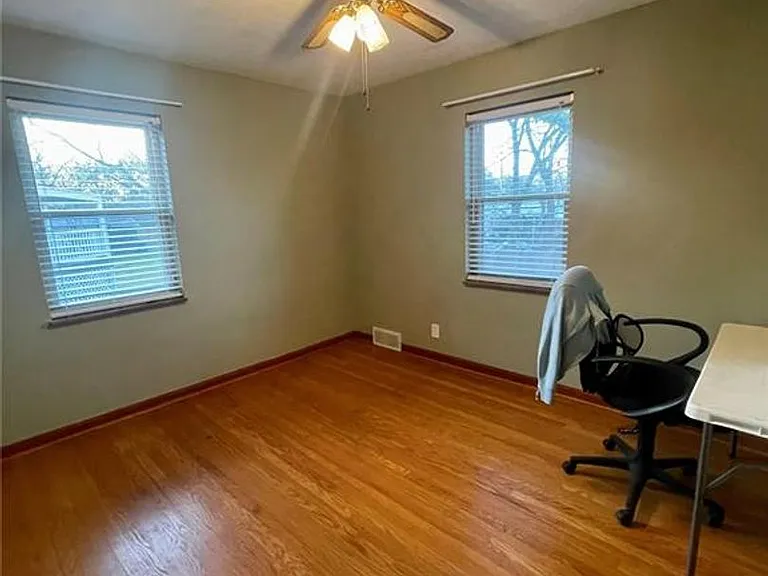 8501 Grantshire Ln — Photo 11