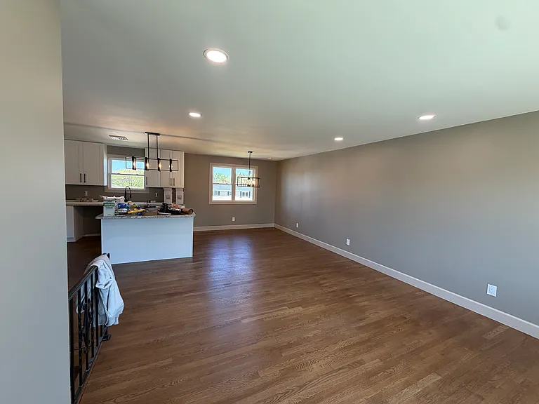 469 Elmhurst Ave — Photo 5