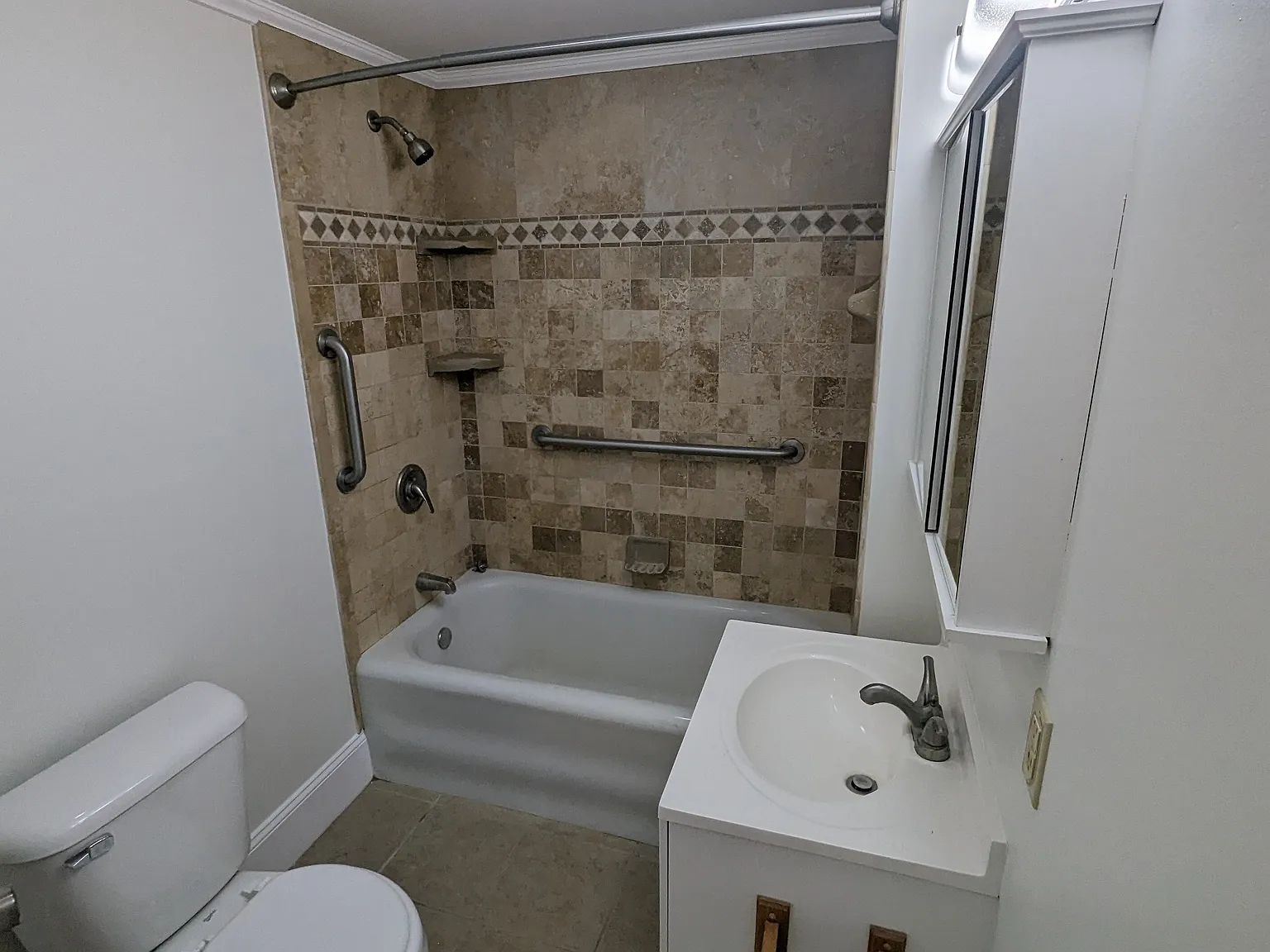 3 bed, $1,050 — Photo 3