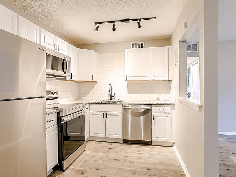 Eagle's Nest Apartments — Photo 5