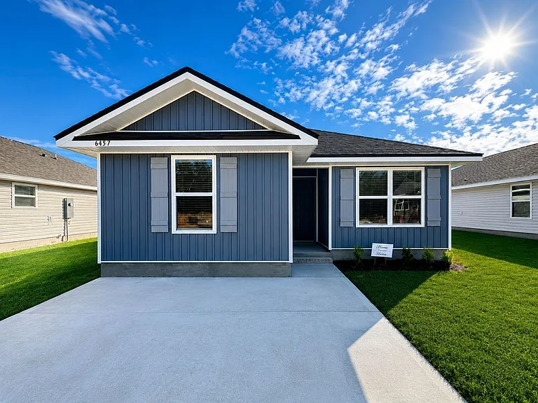 6457 Firefly Dr — Photo 1