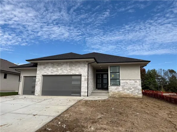 2944 W 133rd St, Leawood, KS 66209
