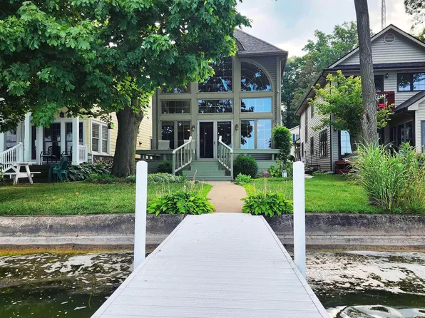 336 E Clear Lake Dr, Fremont, IN 46737