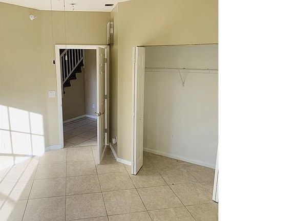 4th image of 661 S Swinton Ave E #A