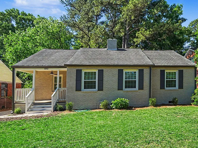490 Lynnhaven Dr SW — Photo 2