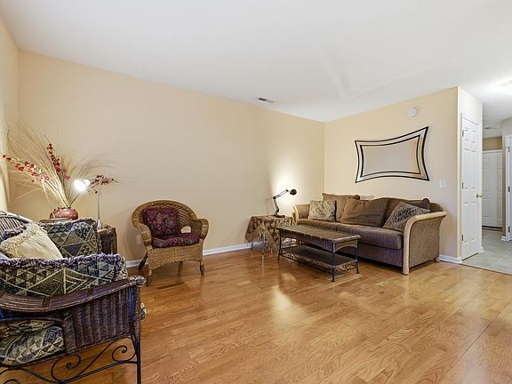 4th image of 1094 Oakdale Ct