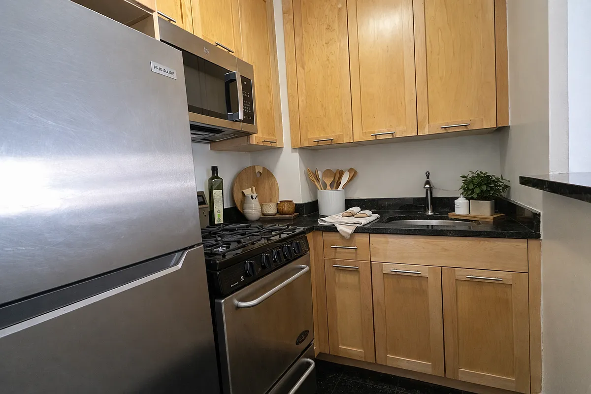 Building Photo - 236 E 36th St #11D