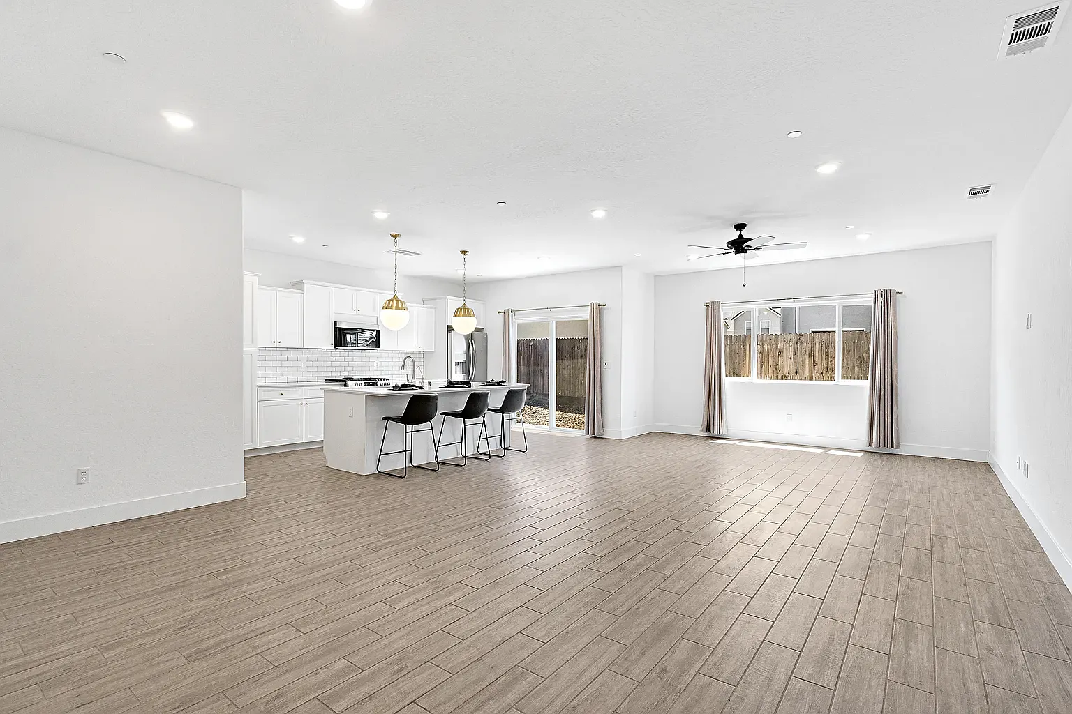 3 bed, 1635 sqft, $2,650 — Photo 4