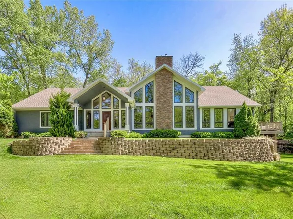 3311 Westwood Dr, Saint Joseph, MO 64505