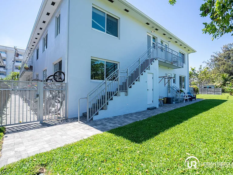 117 S Shore Dr #8 — Photo 9