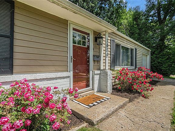 2nd image of 7648 Rainbow Dr