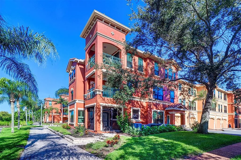 3 bed, 2.5 bath, 2078 sqft, $3,850 — Photo 3