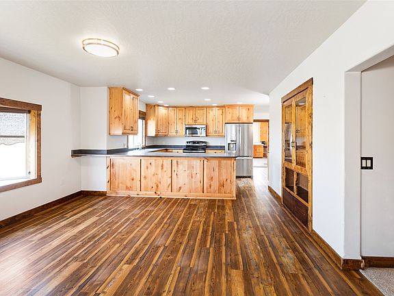 5th image of 41187 Tower Rd
