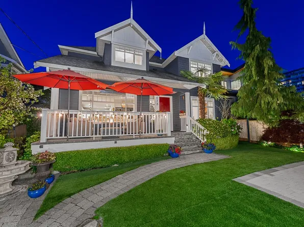 1075 Esplanade Ave, West Vancouver, BC V7T 1G2